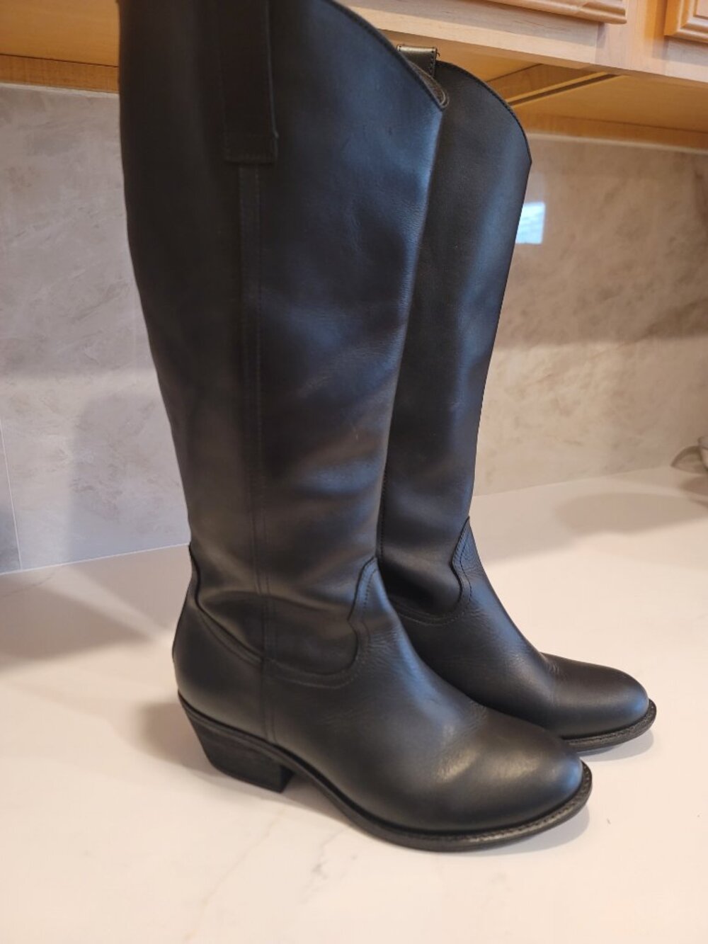 Söfft Black Leather Tall Riding Boots 8.5M Full Zip Western Style